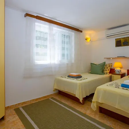 Apartment Marica I Ivo 2 *
